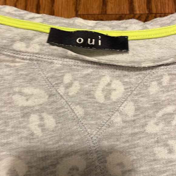 Holt Renfrew Print Grey/cream sweatshirt with Neon stitching - Picture 5 of 5